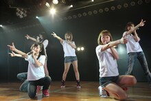 3月11日にAKB48劇場で行われた「東日本大震災復興支援特別公演～誰かのためにプロジェクト2014～」の様子。(c)AKS