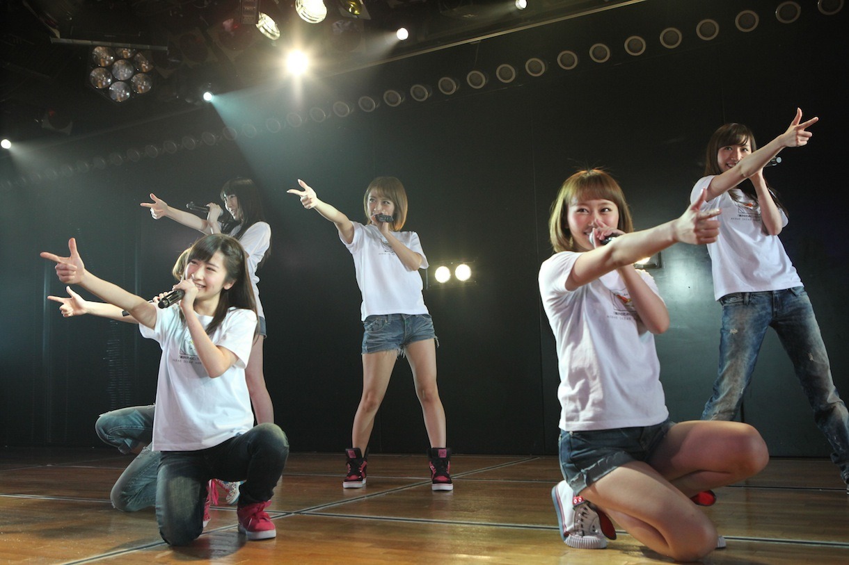 3月11日にAKB48劇場で行われた「東日本大震災復興支援特別公演～誰かのためにプロジェクト2014～」の様子。(c)AKS