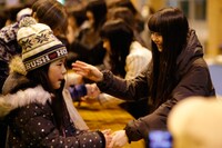 3月11日に岩手県宮古市で行われたAKB48グループのライブの様子。(c)AKS