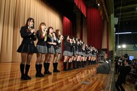 3月11日に宮城県石巻市で行われたAKB48グループのライブの様子。(c)AKS