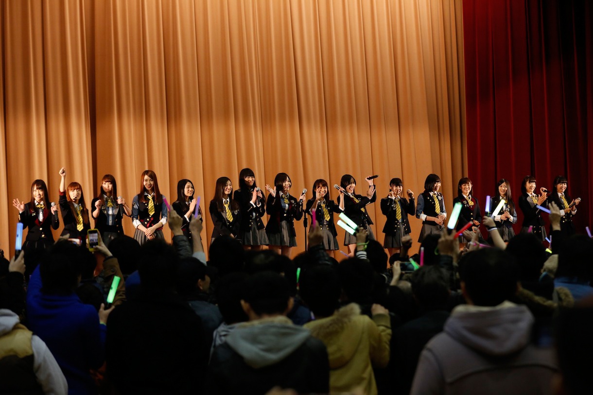 3月11日に宮城県石巻市で行われたAKB48グループのライブの様子。(c)AKS