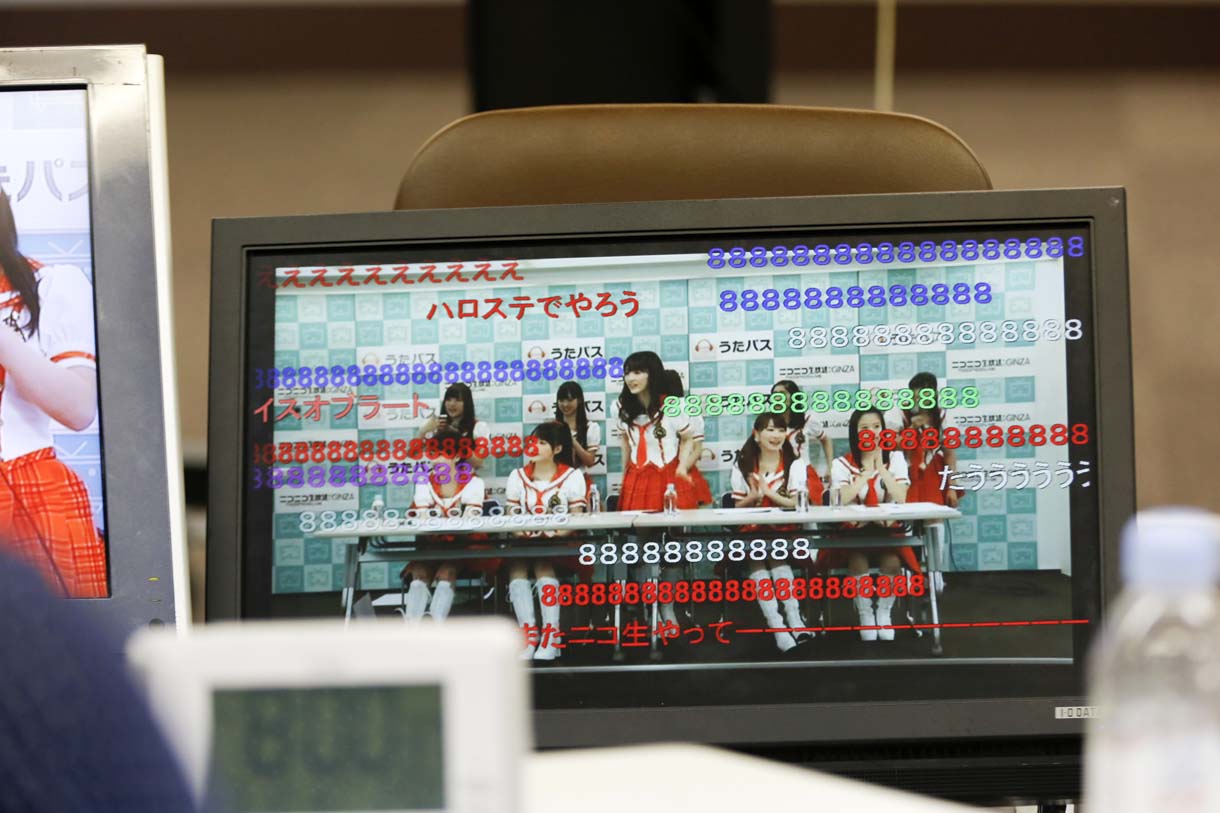 ニコニコ生放送「【モーニング娘。'14】がニコニコにやってきた 初の全員集合ニコ生特番 by 『うたパス』」の様子。