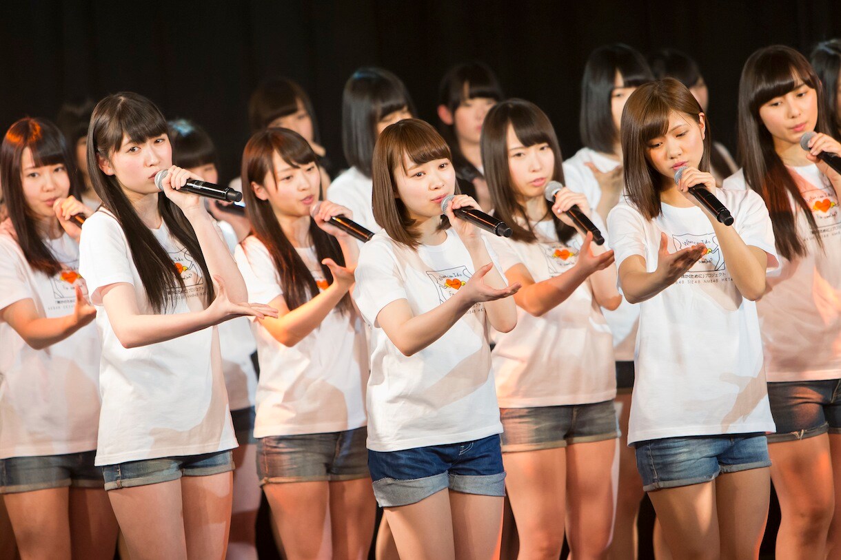 AKB48 野音 大島優子 大島優子（写真左）、渡辺麻友（右） - AKB48恒例AXイベント公開