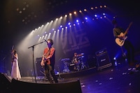 赤色のグリッター