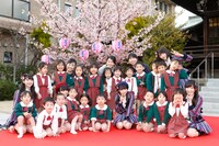 東京・さくら幼稚園でのHKT48「『桜、みんなで食べた』リリース記念イベント」の様子。(c)AKS