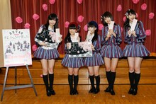 東京・さくら幼稚園でのHKT48「『桜、みんなで食べた』リリース記念イベント」の様子。(c)AKS