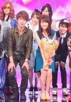 「新堂本兄弟」収録後の記念撮影の様子。