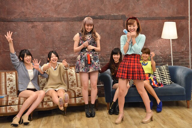 ニコニコ生放送「【超会議3】℃-ute・ベリーズ工房出演！☆超音楽祭アイドル特番」の様子。