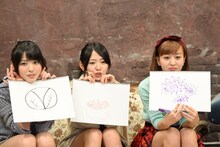 （左から）矢島舞美、鈴木愛理、萩原舞。