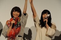 蒼山幸子（Vo, Key）と澤村小夜子（Dr）。