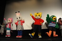 「トモダチのわお！」を踊るキャラクターと、手拍子で盛り上げるねごと。