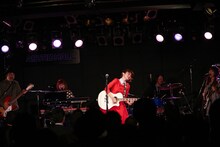 コンベンションでの吉澤嘉代子のステージ。