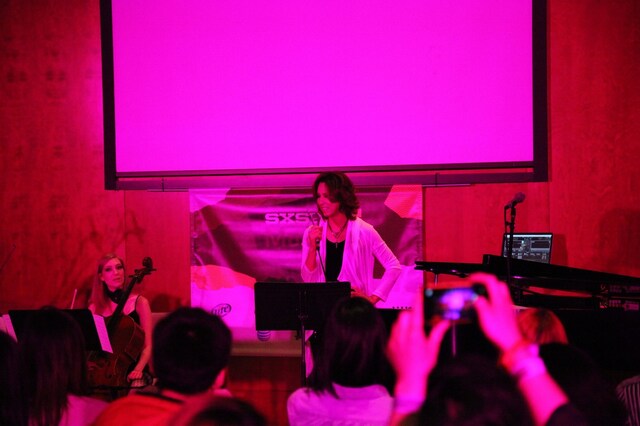 「SXSW 2014」でパフォーマンスを披露するYOSHIKI。