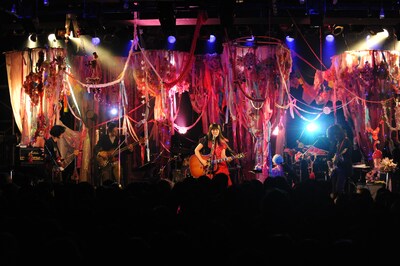 大森靖子「絶対少女が夢見るBBa'14ツアーファイナル『最終公演』」東京・LIQUIDROOM ebisu公演の様子。