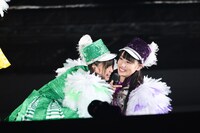 左から有安杏果、高城れに。