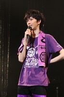 新曲「Believe×Believe」のセンターを務めるリョウガ。