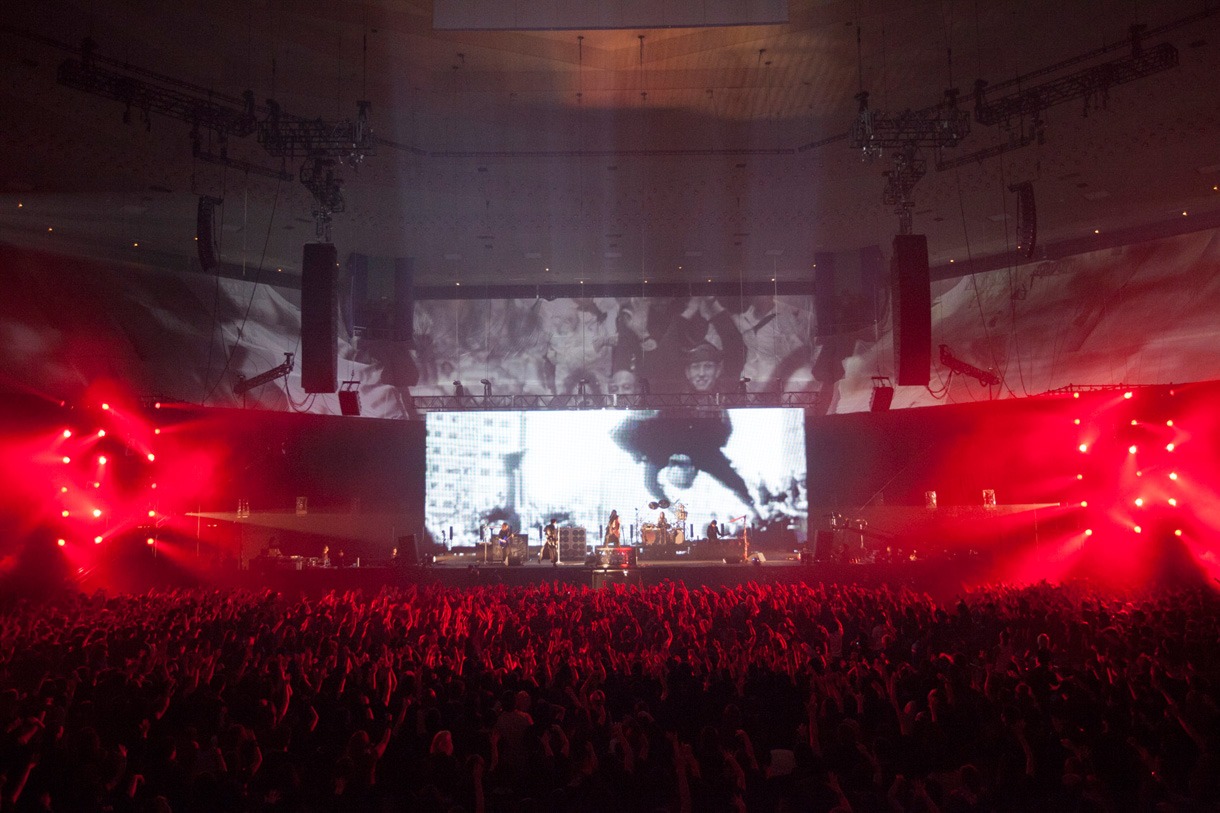 DIR EN GREY「DUM SPIRO SPERO」3月8日公演の様子。（撮影：尾形隆夫）