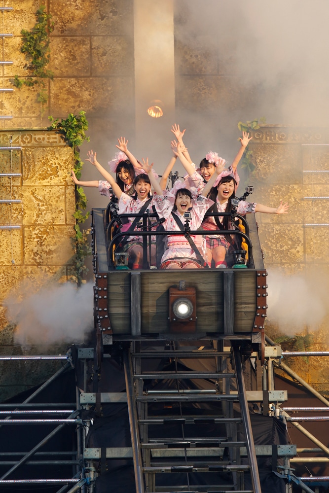 ももいろクローバーZ「ももクロ春の一大事2014 国立競技場大会～NEVER ENDING ADVENTURE 夢の向こうへ～」3月15日公演の様子。photo by HAJIME KAMIIISAKA+Z