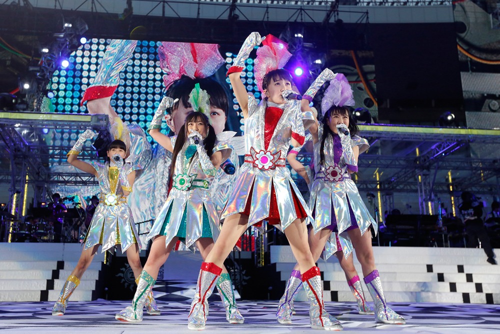 ももいろクローバーZ「ももクロ春の一大事2014 国立競技場大会～NEVER ENDING ADVENTURE 夢の向こうへ～」3月15日公演の様子。photo by HAJIME KAMIIISAKA+Z