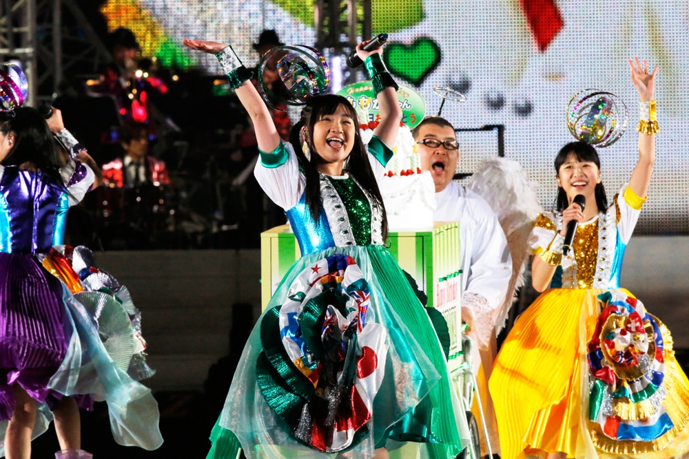 ももいろクローバーZ「ももクロ春の一大事2014 国立競技場大会～NEVER ENDING ADVENTURE 夢の向こうへ～」3月15日公演の様子。photo by HAJIME KAMIIISAKA+Z