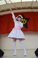 上坂すみれ「革命的ブロードウェイ主義者同盟 公開プロパガンダ in 東武デパートをジャックせよ」の様子。