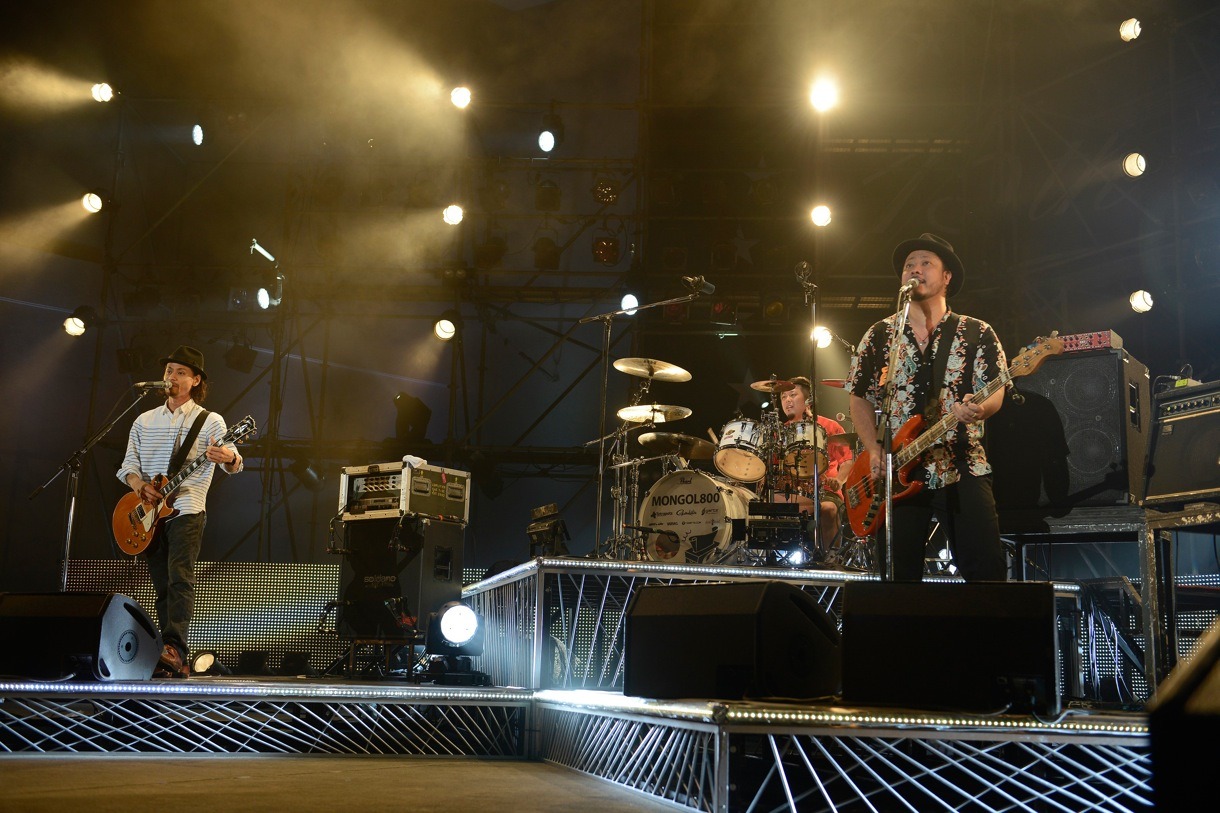 3月15日に行われたMONGOL800「MONGOL800 ga LIVE "15th ANNIVERSARY FINAL"」の様子。