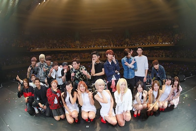 「2013 FNC KINGDOM IN JAPAN -Fantastic & Crazy- DAY2 -Crazy day-」の様子。（C）2014 FNC Entertainment / FNC MUSIC JAPAN INC. All Rights Reserved.