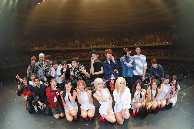 「2013 FNC KINGDOM IN JAPAN -Fantastic & Crazy- DAY2 -Crazy day-」の様子。（C）2014 FNC Entertainment / FNC MUSIC JAPAN INC. All Rights Reserved.