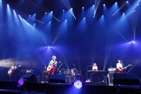 「2013 FNC KINGDOM IN JAPAN -Fantastic & Crazy- DAY1 -Fantastic day-」の様子。（C）2014 FNC Entertainment / FNC MUSIC JAPAN INC. All Rights Reserved.