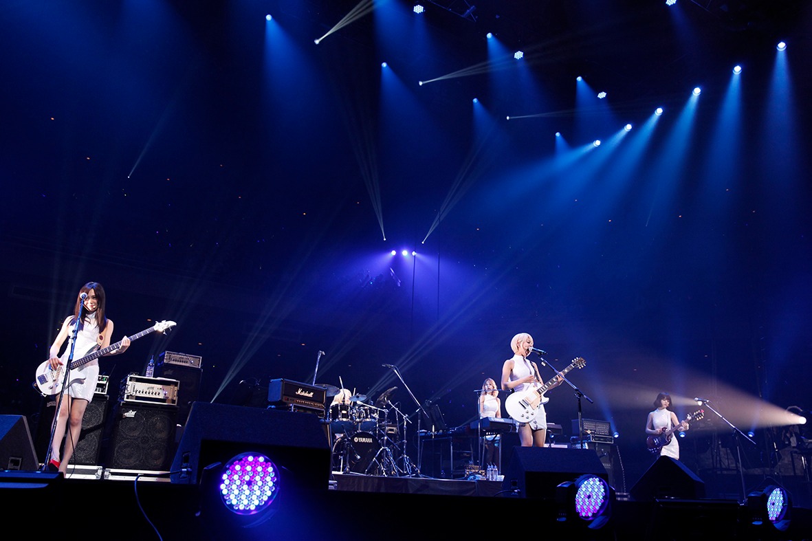 「2013 FNC KINGDOM IN JAPAN -Fantastic & Crazy- DAY2 -Crazy day-」の様子。（C）2014 FNC Entertainment / FNC MUSIC JAPAN INC. All Rights Reserved.