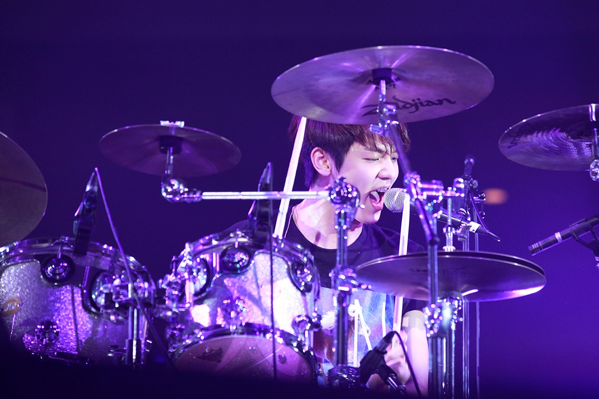 「2013 FNC KINGDOM IN JAPAN -Fantastic & Crazy- DAY2 -Crazy day-」の様子。（C）2014 FNC Entertainment / FNC MUSIC JAPAN INC. All Rights Reserved.