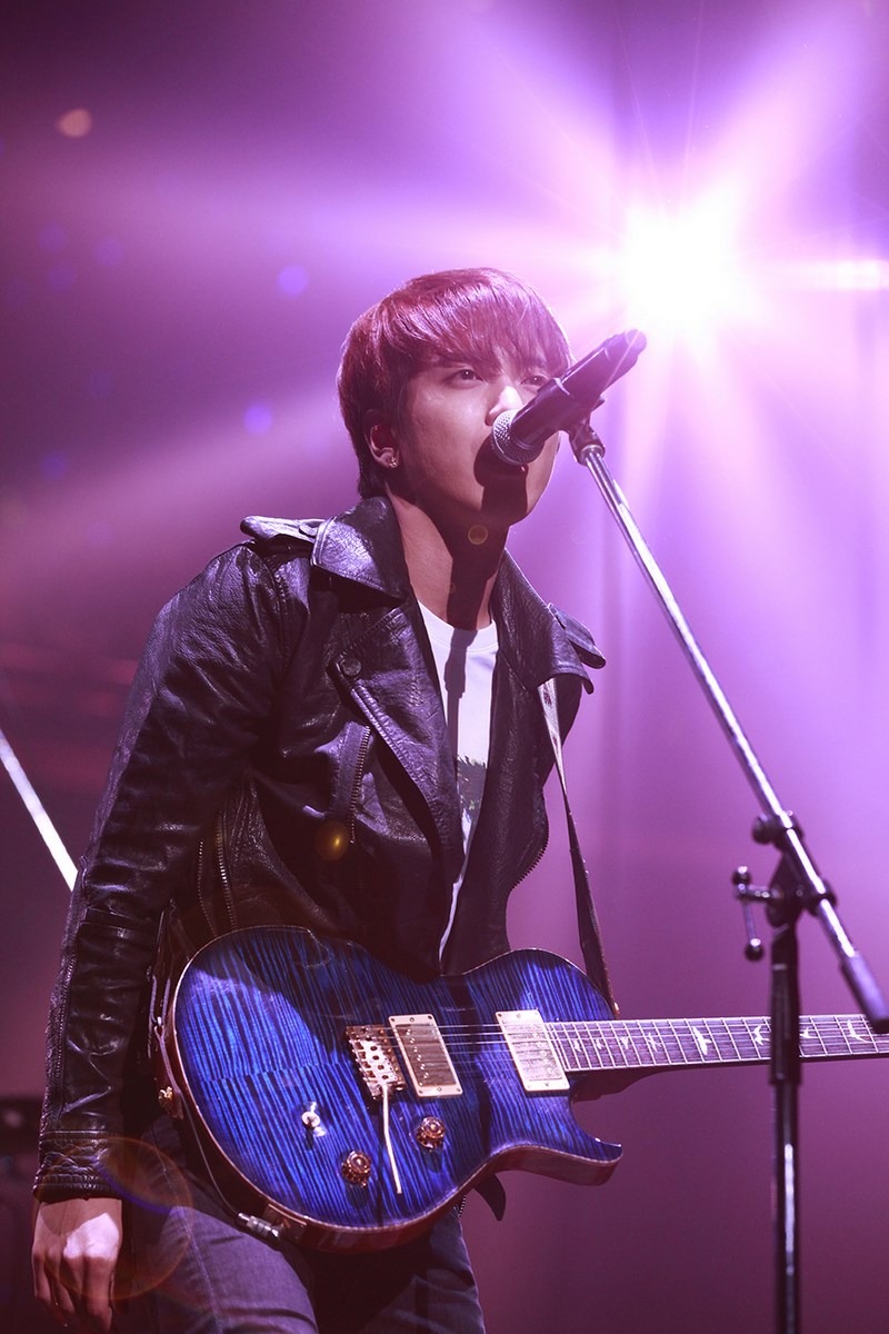 「2013 FNC KINGDOM IN JAPAN -Fantastic & Crazy- DAY1 -Fantastic day-」の様子。（C）2014 FNC Entertainment / FNC MUSIC JAPAN INC. All Rights Reserved.