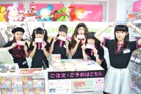 HMVの“名誉アルバイト”として登場したLittle Glee Monster。