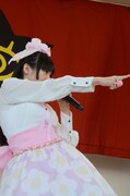 上坂すみれ「革命的ブロードウェイ主義者同盟 公開プロパガンダ in 東武デパートをジャックせよ」の様子。