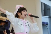 上坂すみれ「革命的ブロードウェイ主義者同盟 公開プロパガンダ in 東武デパートをジャックせよ」の様子。