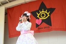 上坂すみれ「革命的ブロードウェイ主義者同盟 公開プロパガンダ in 東武デパートをジャックせよ」の様子。