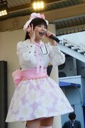 上坂すみれ「革命的ブロードウェイ主義者同盟 公開プロパガンダ in 東武デパートをジャックせよ」の様子。