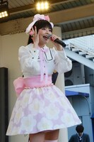 上坂すみれ「革命的ブロードウェイ主義者同盟 公開プロパガンダ in 東武デパートをジャックせよ」の様子。