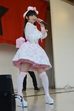 上坂すみれ「革命的ブロードウェイ主義者同盟 公開プロパガンダ in 東武デパートをジャックせよ」の様子。