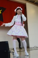 上坂すみれ「革命的ブロードウェイ主義者同盟 公開プロパガンダ in 東武デパートをジャックせよ」の様子。