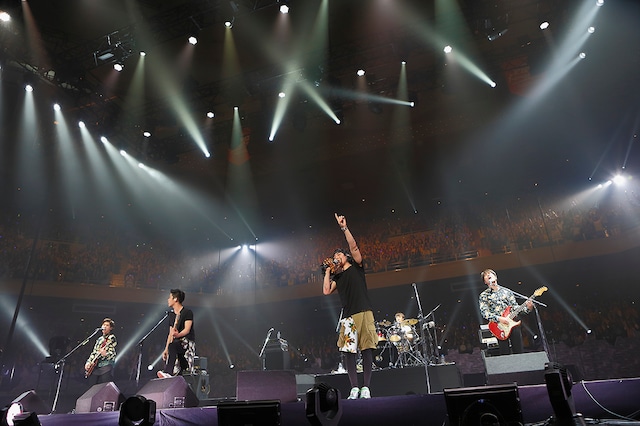 「2013 FNC KINGDOM IN JAPAN -Fantastic & Crazy- DAY2 -Crazy day-」でのFTISLAND。（C）2014 FNC Entertainment / FNC MUSIC JAPAN INC. All