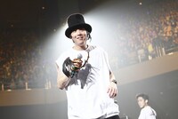 「2013 FNC KINGDOM IN JAPAN -Fantastic & Crazy- DAY1 -Fantastic day-」の様子。（C）2014 FNC Entertainment / FNC MUSIC JAPAN INC. All Rights Reserved.