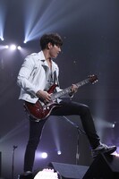 「2013 FNC KINGDOM IN JAPAN -Fantastic & Crazy- DAY1 -Fantastic day-」の様子。（C）2014 FNC Entertainment / FNC MUSIC JAPAN INC. All Rights Reserved.