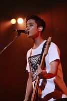 「2013 FNC KINGDOM IN JAPAN -Fantastic & Crazy- DAY1 -Fantastic day-」の様子。（C）2014 FNC Entertainment / FNC MUSIC JAPAN INC. All Rights Reserved.