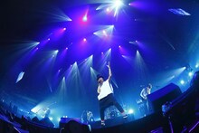 「2013 FNC KINGDOM IN JAPAN -Fantastic & Crazy- DAY1 -Fantastic day-」の様子。FTISLAND。（C）2014 FNC Entertainment / FNC MUSIC JAPAN INC. All Rights Reserved.