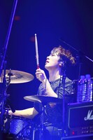 「2013 FNC KINGDOM IN JAPAN -Fantastic & Crazy- DAY1 -Fantastic day-」の様子。（C）2014 FNC Entertainment / FNC MUSIC JAPAN INC. All Rights Reserved.