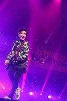 「2013 FNC KINGDOM IN JAPAN -Fantastic & Crazy- DAY2 -Crazy day-」の様子。（C）2014 FNC Entertainment / FNC MUSIC JAPAN INC. All Rights Reserved.