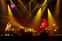 「2013 FNC KINGDOM IN JAPAN -Fantastic & Crazy- DAY1 -Fantastic day-」の様子。（C）2014 FNC Entertainment / FNC MUSIC JAPAN INC. All Rights Reserved.