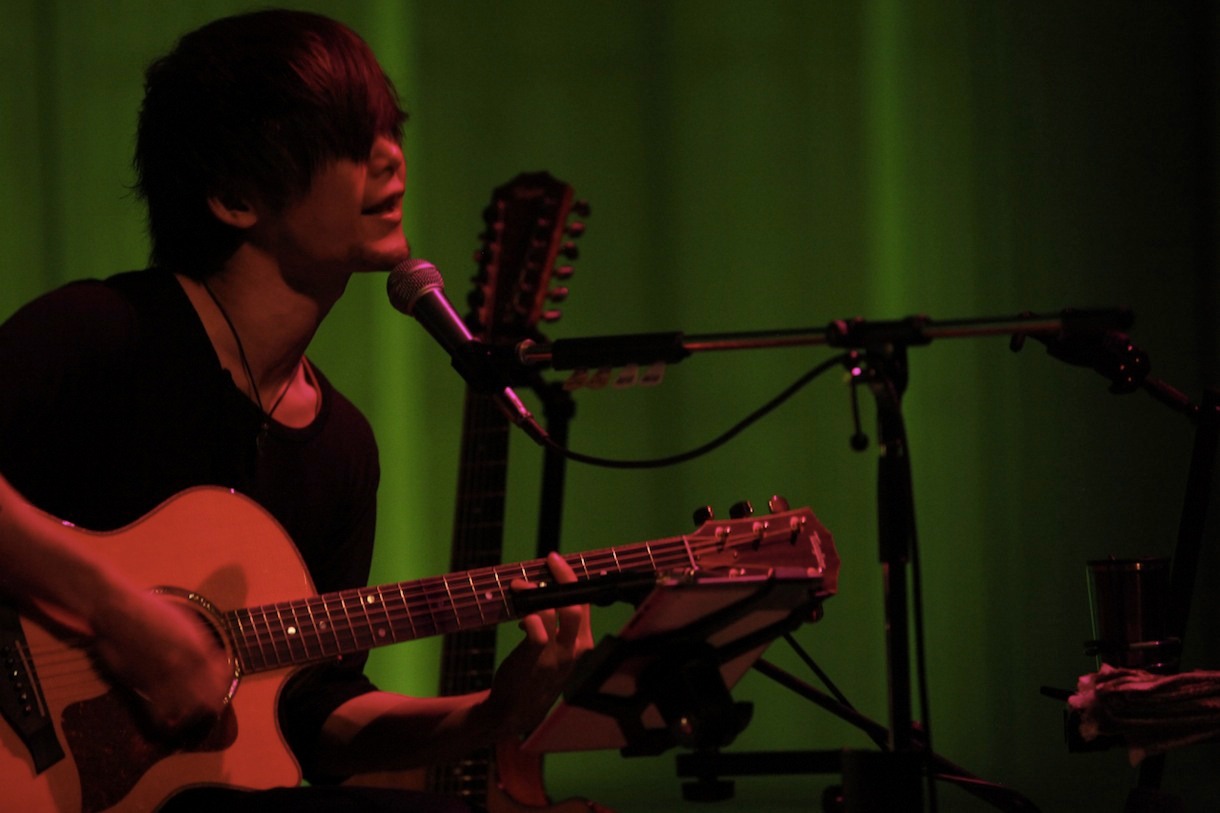 TK from 凛として時雨「TK Acoustic & Electric TOUR 2014 "Killing you softly"」東京公演の様子。（撮影：河本悠貴）