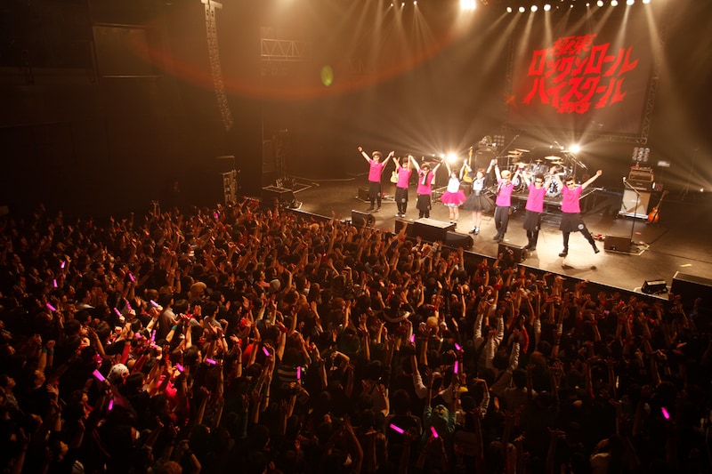 最後の挨拶をする氣志團とLiSAとニセLiSA。